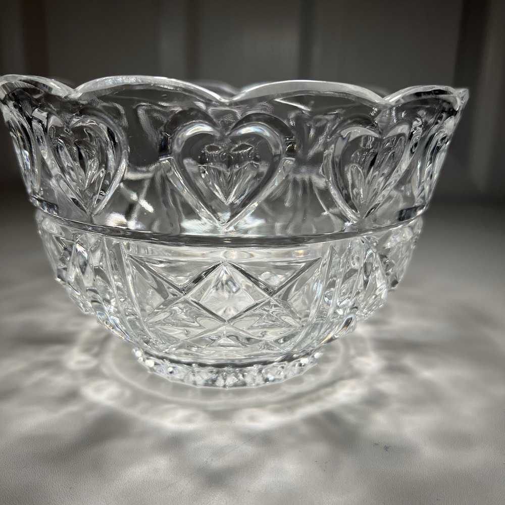 Vtg Fifth Avenue‎ Crystal Footed Bowl Hearts Scalloped Edges